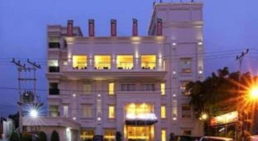 Hw Hotel Padang Dış mekan fotoğraf